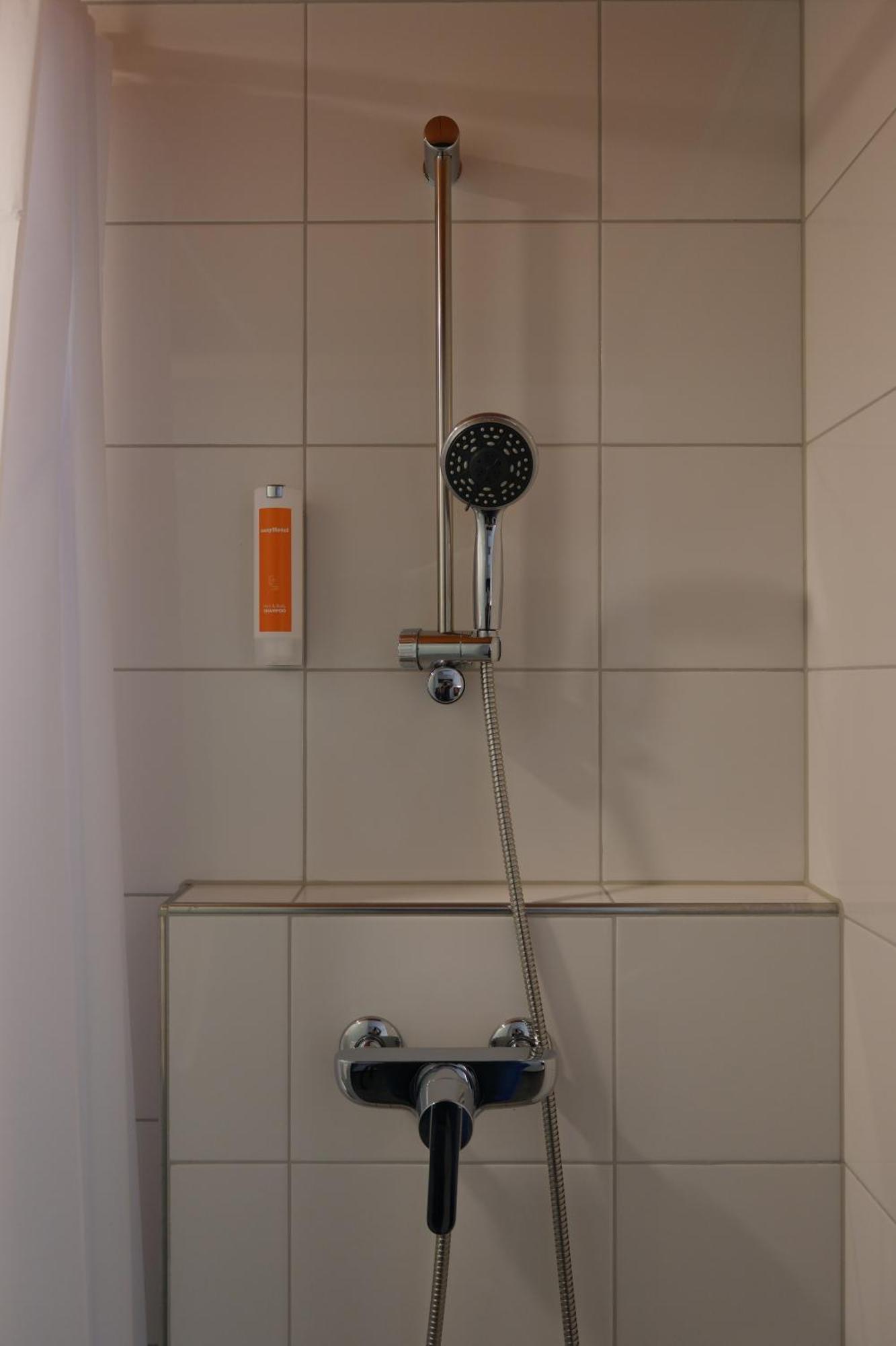 Easyhotel Zuerich Main Station 객실 사진